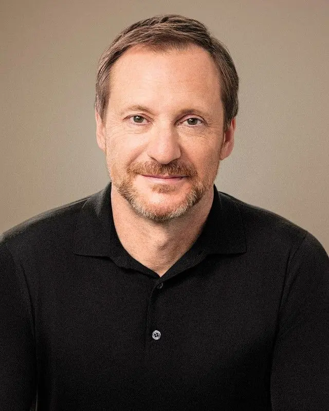Portrait of Paul Smith, Chief Commercial Officer at Anthropic